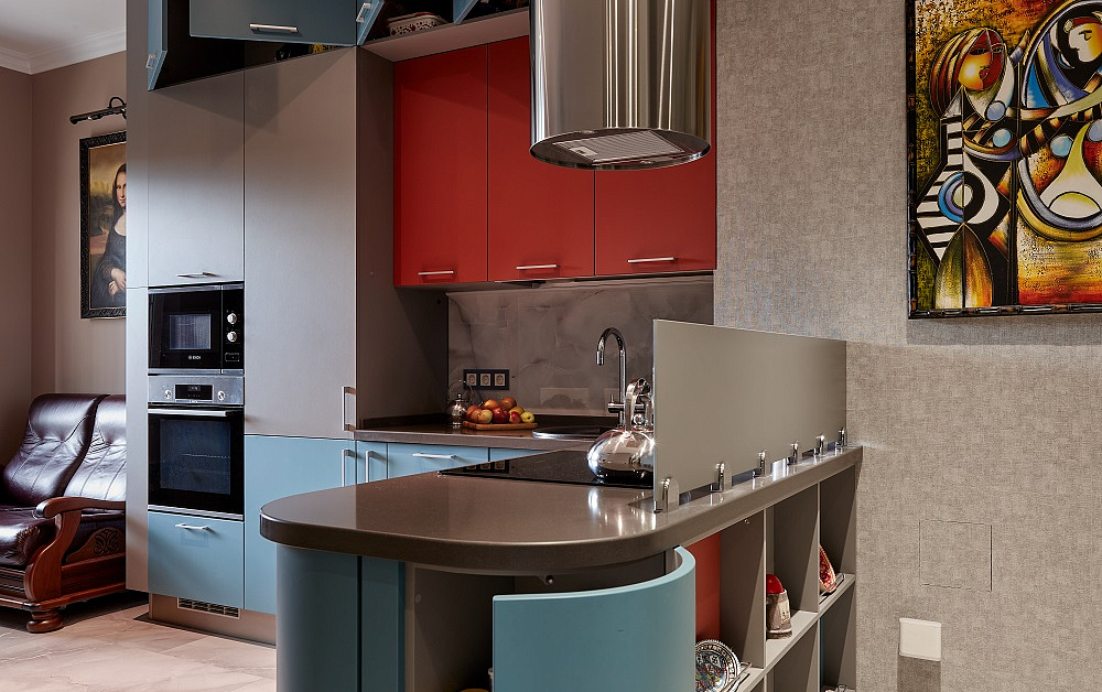 Кухня с барной стойкой