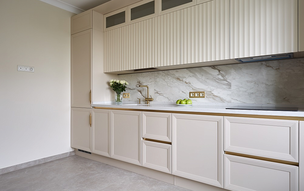 Лёгкая и функциональная кухня в стиле ар-деко