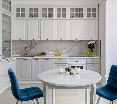 Кухня под потолок во французском стиле