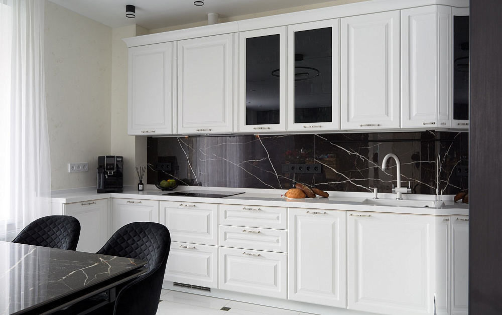 Классическая белая кухня победительницы акции «Дарим кухни»