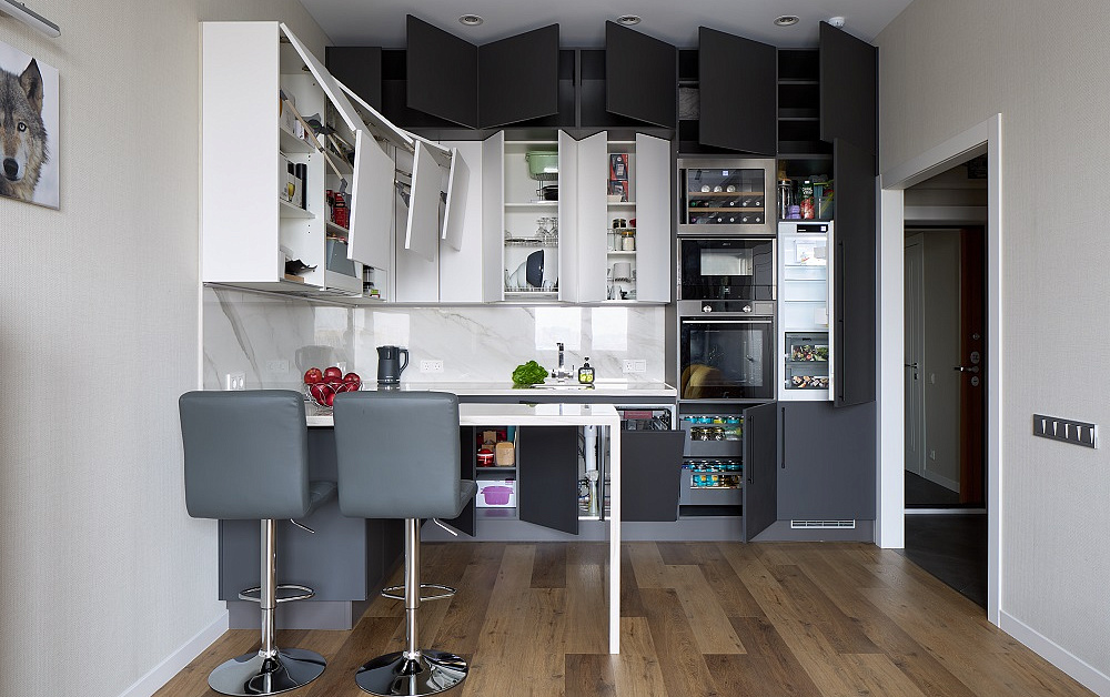 Вечная классика: бело-серая П-образная кухня