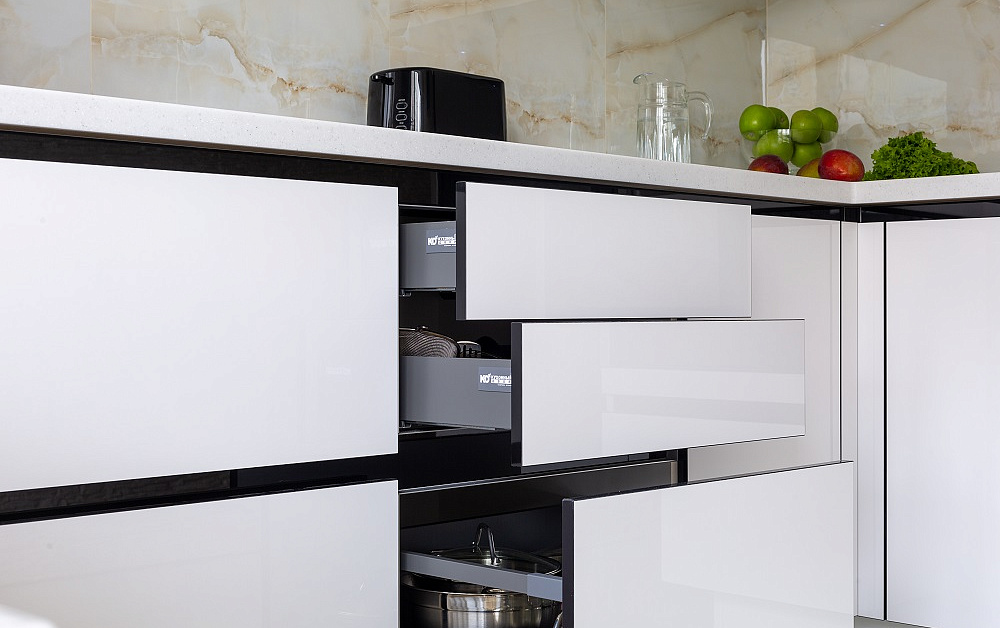 Ультраглянцевая и ультрабелая Мондриана