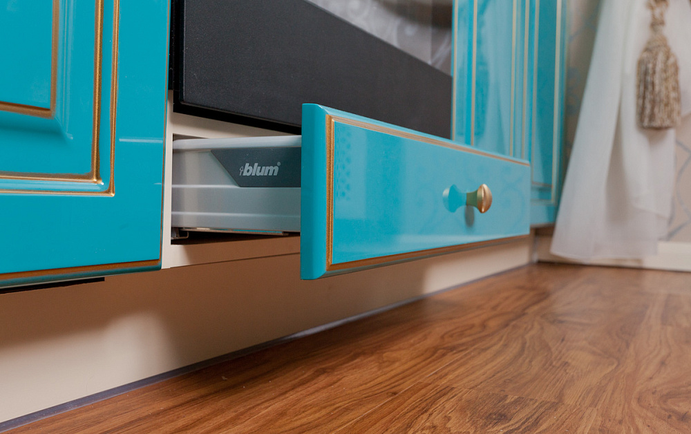 Кухня Айвори с патиной (Театро)