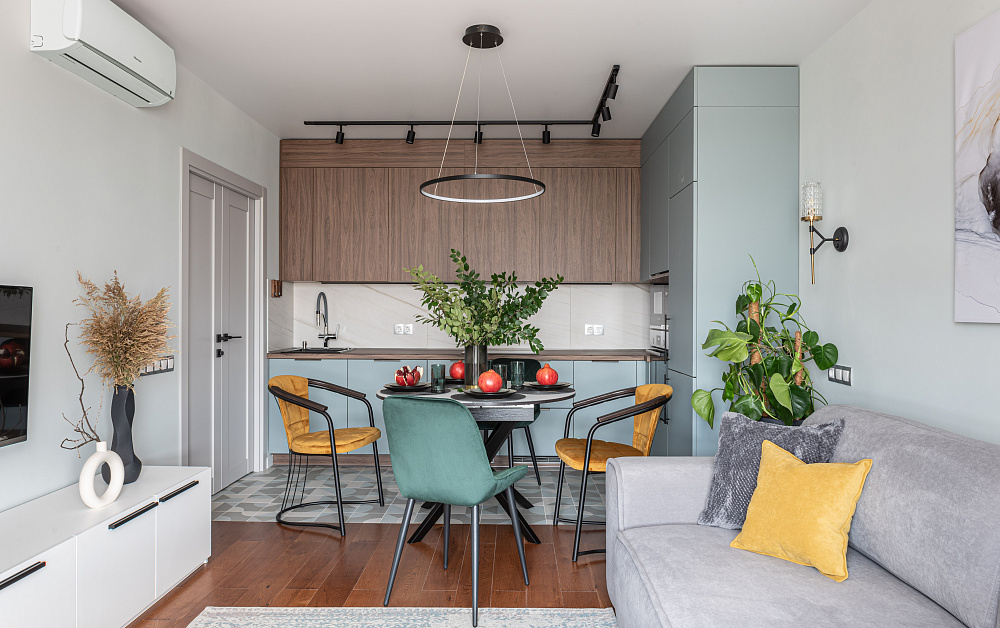 Акцентная Г-образная кухня под потолок