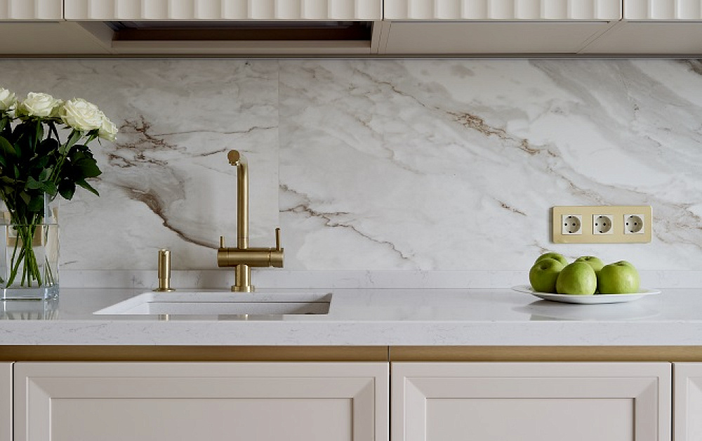 Лёгкая и функциональная кухня в стиле ар-деко