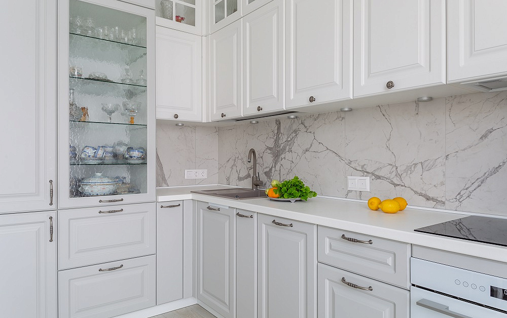 Кухня под потолок во французском стиле