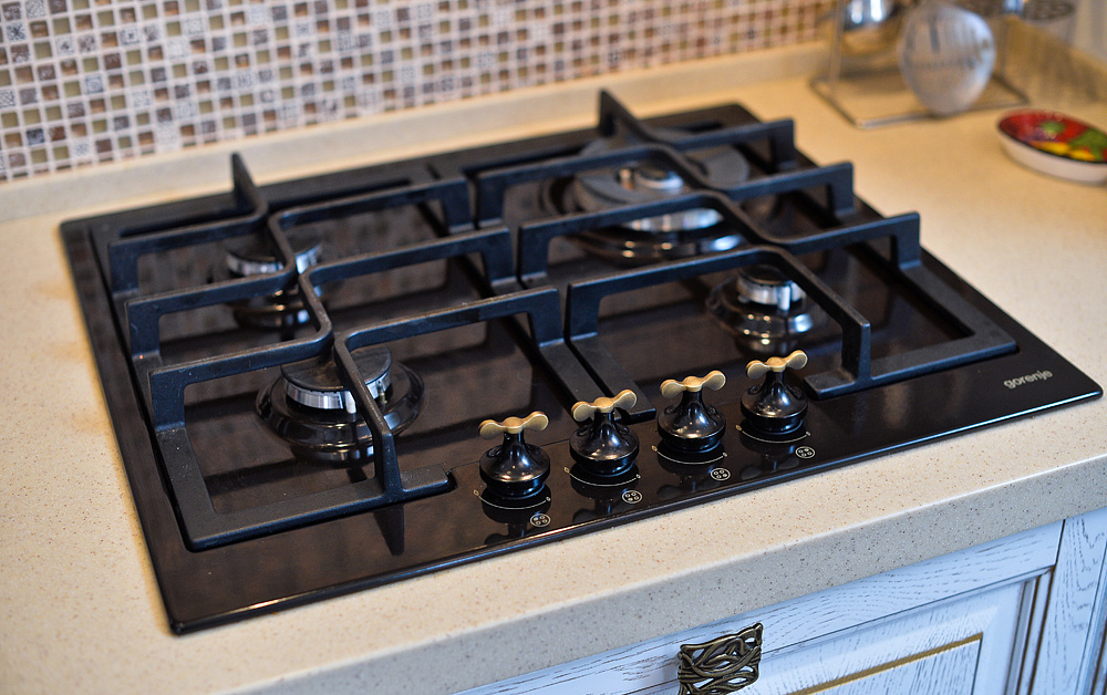 Кухня Виконт белый с золотой патиной