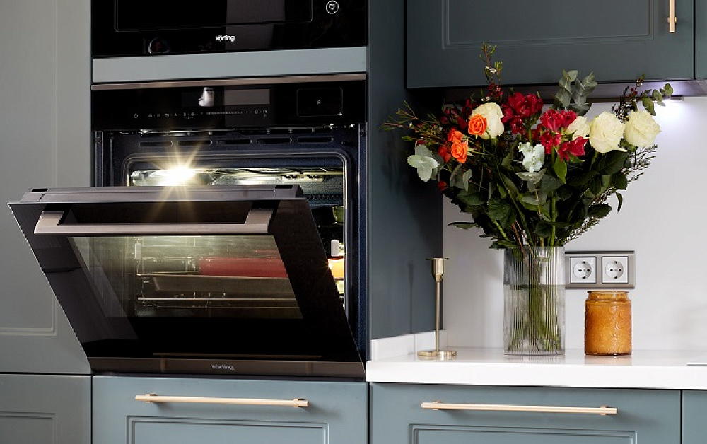 Кухня в английском стиле под потолок