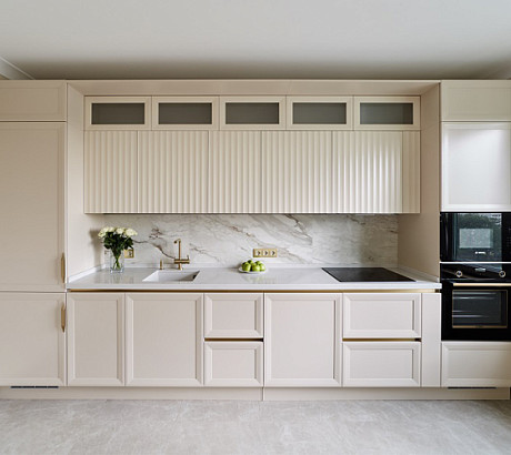 Лёгкая и функциональная кухня в стиле ар-деко