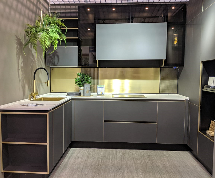 г. Санкт-Петербург, пл. К. Фаберже, д. 8Е, ТЦ «Мебель Холл»