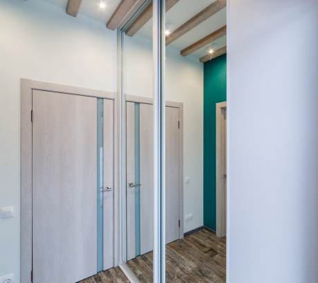 Зеркальный шкаф-купе