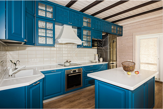 Яркая кухня классика