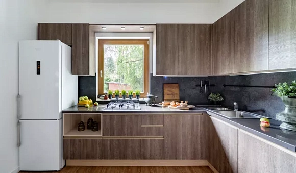 Коричневая кухня в Мурманске