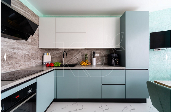 дизайн кухни в бело-зеленых тонах