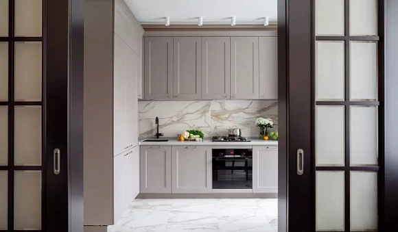 Коричневая кухня в Анапе