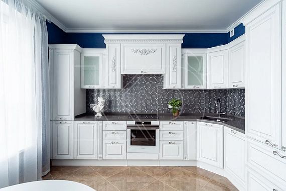 Угловые белые кухни