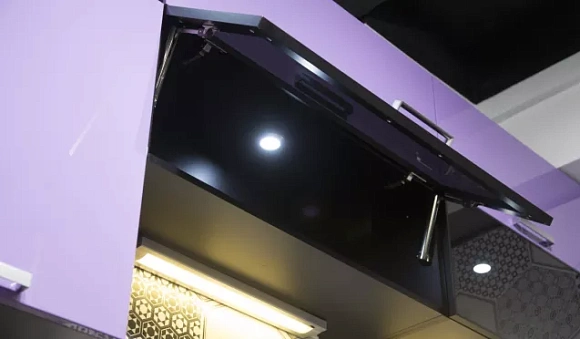 Фиолетовая кухня в Санкт-Петербурге