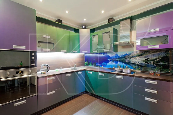 Угловая кухня в зеленом цвете