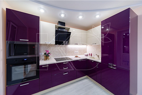 Глянцевая угловая кухня 