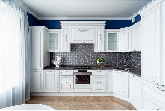 Угловые кухни белые