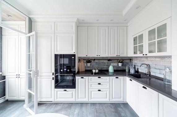 Дизайн кухни в белом цвете