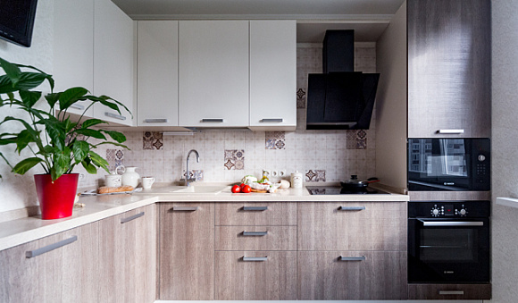 Коричневая кухня в Новосибирске