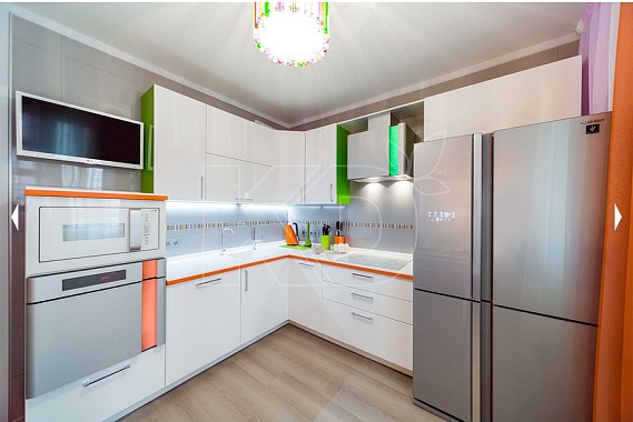 дизайн кухни белой глянцевой