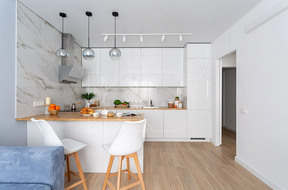 Фото кухни в квартире. Мифы вокруг глянцевых фасадов с фотопечатью. Красота зависит от ухода. 