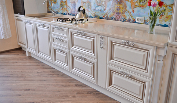 Светлая кухня в Сочи