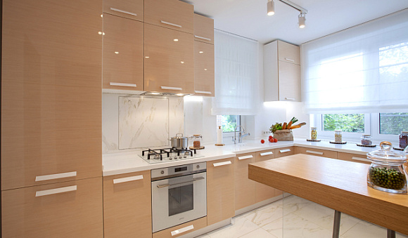 Светлая кухня в Воронеже